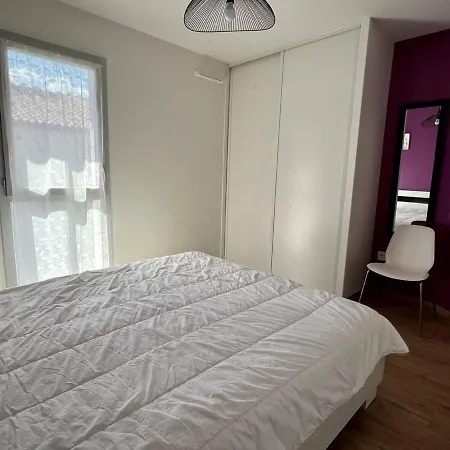 Apartment T2, Balcon, Parking, Ascenseur, Internet - - Fr-1-495-47