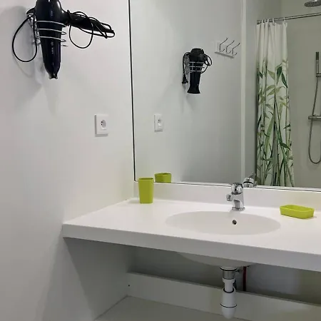 Apartment T2, Balcon, Parking, Ascenseur, Internet - - Fr-1-495-47 *