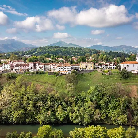 Apartment T2, Balcon, Parking, Ascenseur, Internet - - Fr-1-495-47